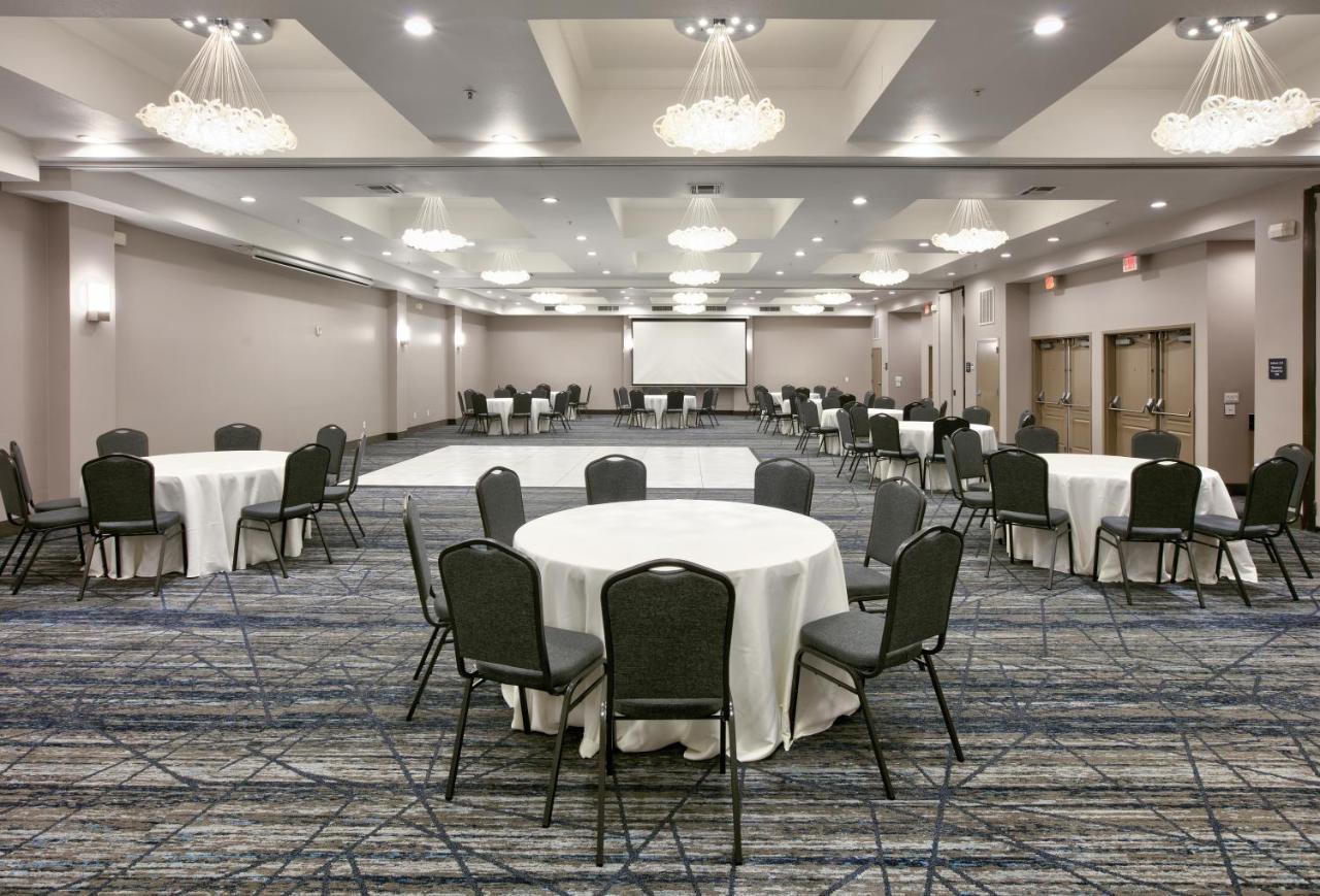 Holiday Inn Express & Suites North Dallas At Preston By Ihg Zewnętrze zdjęcie