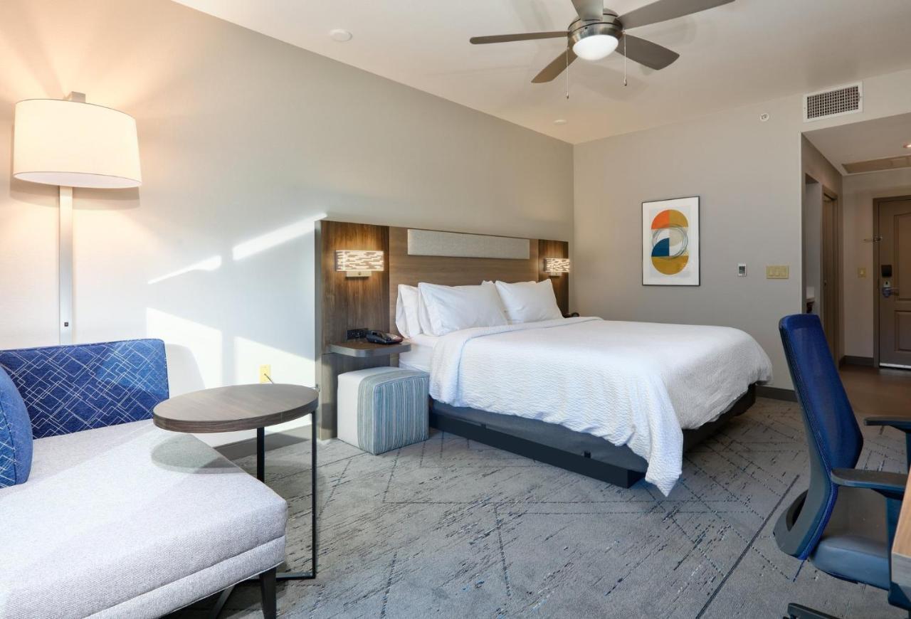 Holiday Inn Express & Suites North Dallas At Preston By Ihg Zewnętrze zdjęcie
