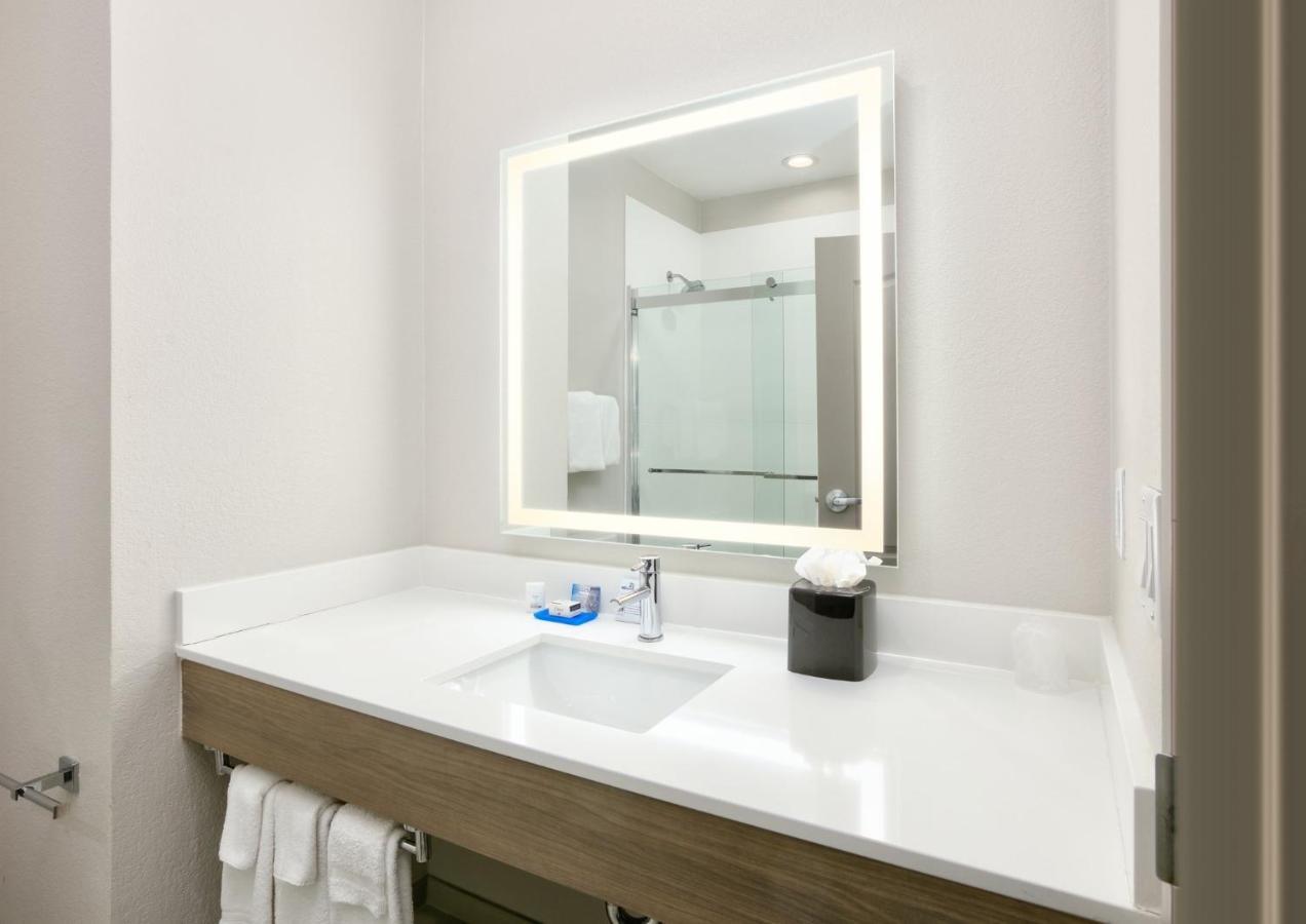 Holiday Inn Express & Suites North Dallas At Preston By Ihg Zewnętrze zdjęcie