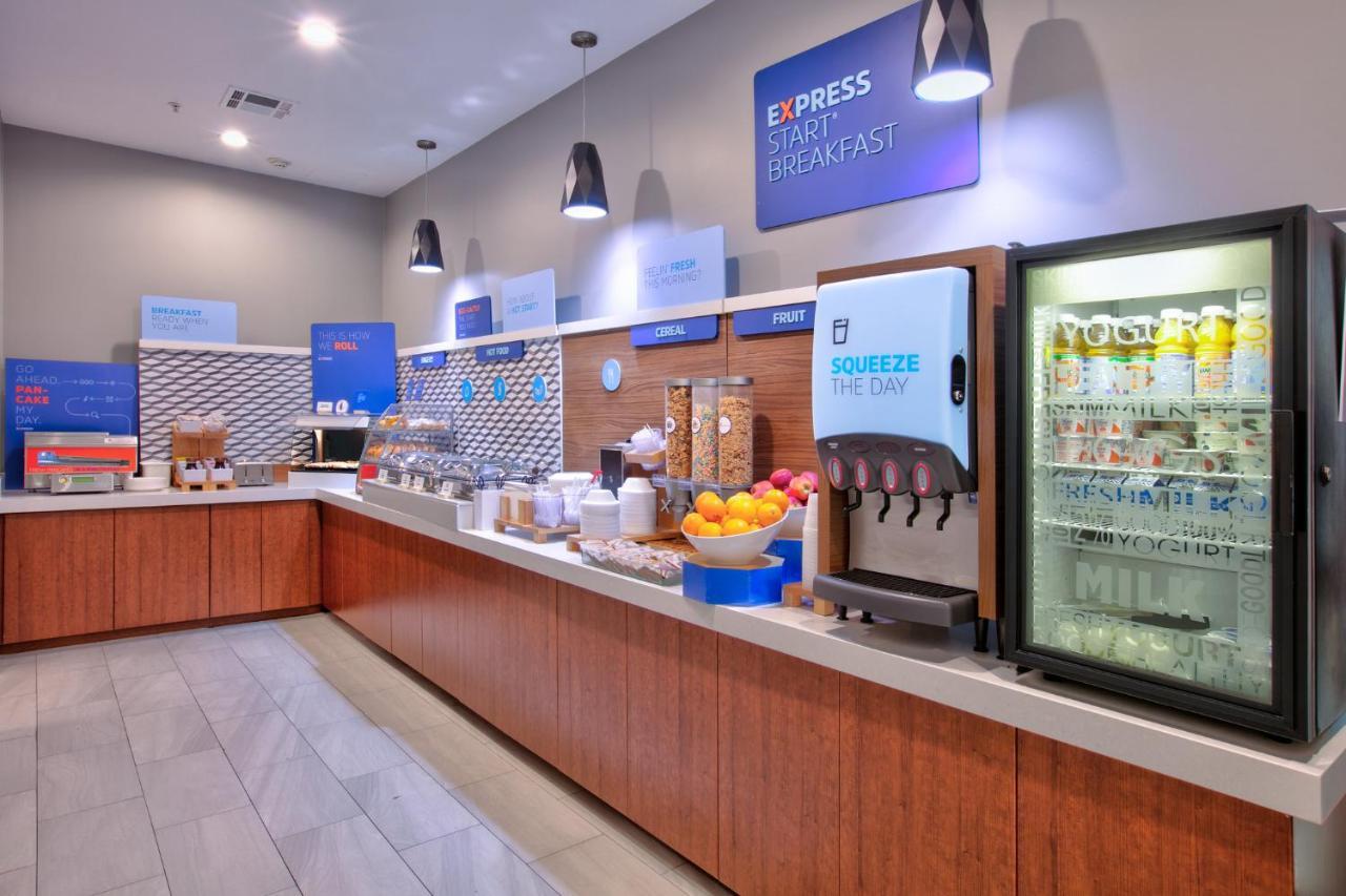 Holiday Inn Express & Suites North Dallas At Preston By Ihg Zewnętrze zdjęcie