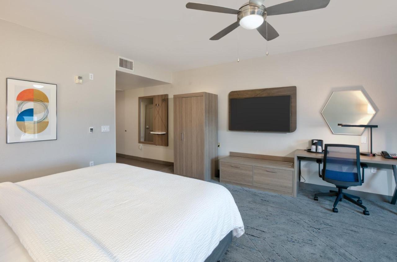 Holiday Inn Express & Suites North Dallas At Preston By Ihg Zewnętrze zdjęcie