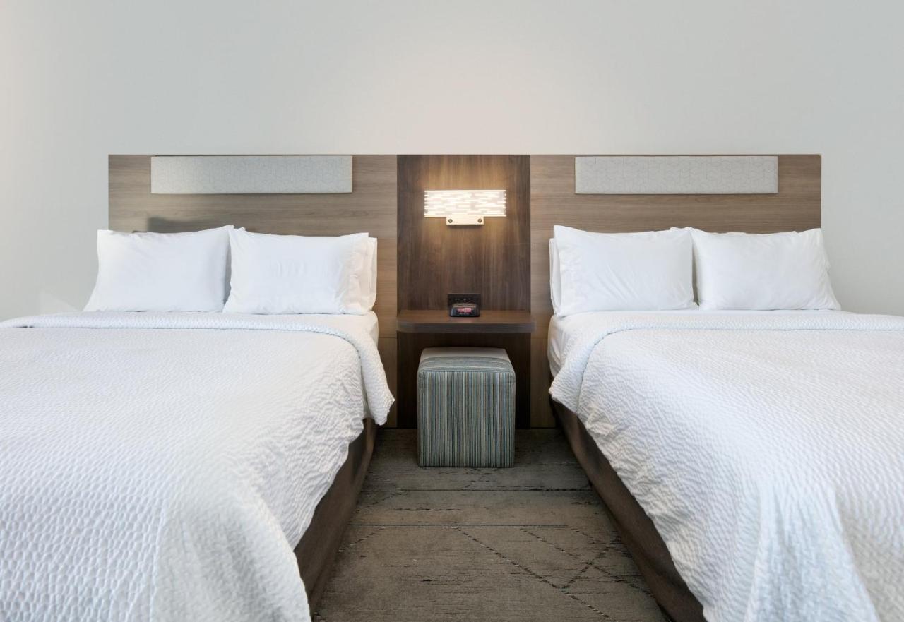 Holiday Inn Express & Suites North Dallas At Preston By Ihg Zewnętrze zdjęcie