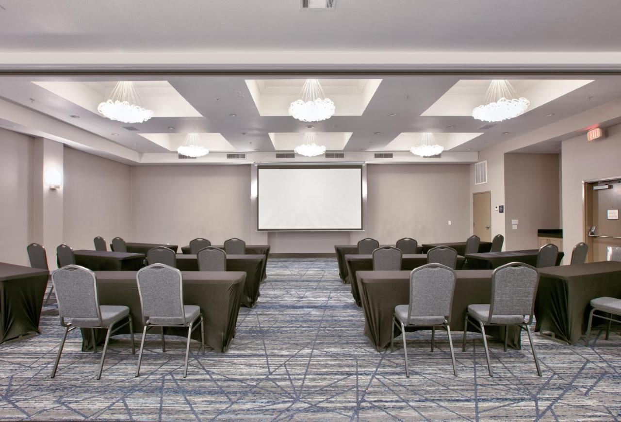 Holiday Inn Express & Suites North Dallas At Preston By Ihg Zewnętrze zdjęcie