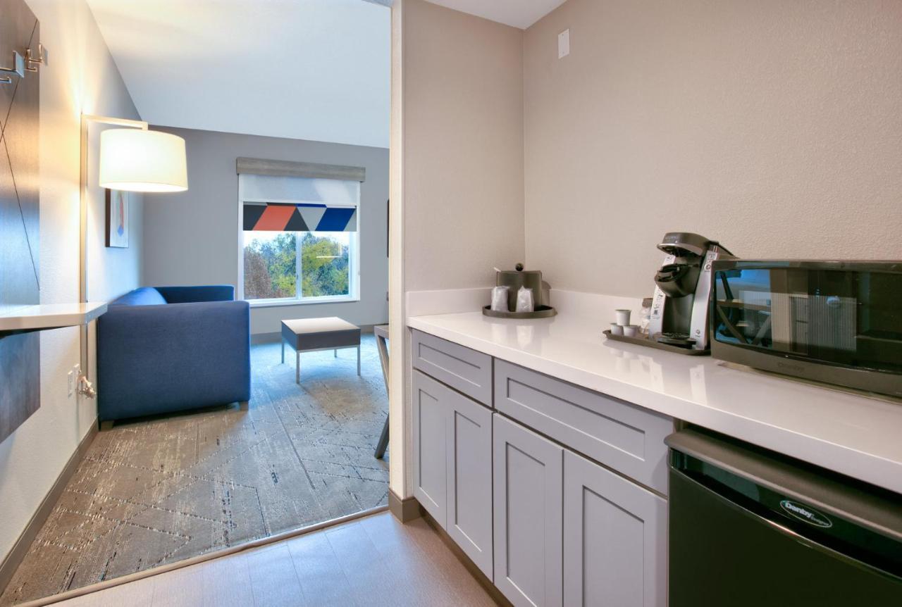 Holiday Inn Express & Suites North Dallas At Preston By Ihg Zewnętrze zdjęcie